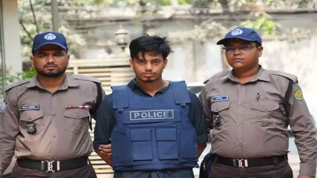 ফোনে জোরে জোরে কথা বলা ও অনৈতিক প্রস্তাবে অতিষ্ঠ হয়ে রুমমেটকে ৭ টুকরা: পুলিশের লোমহর্ষক বর্ণনা